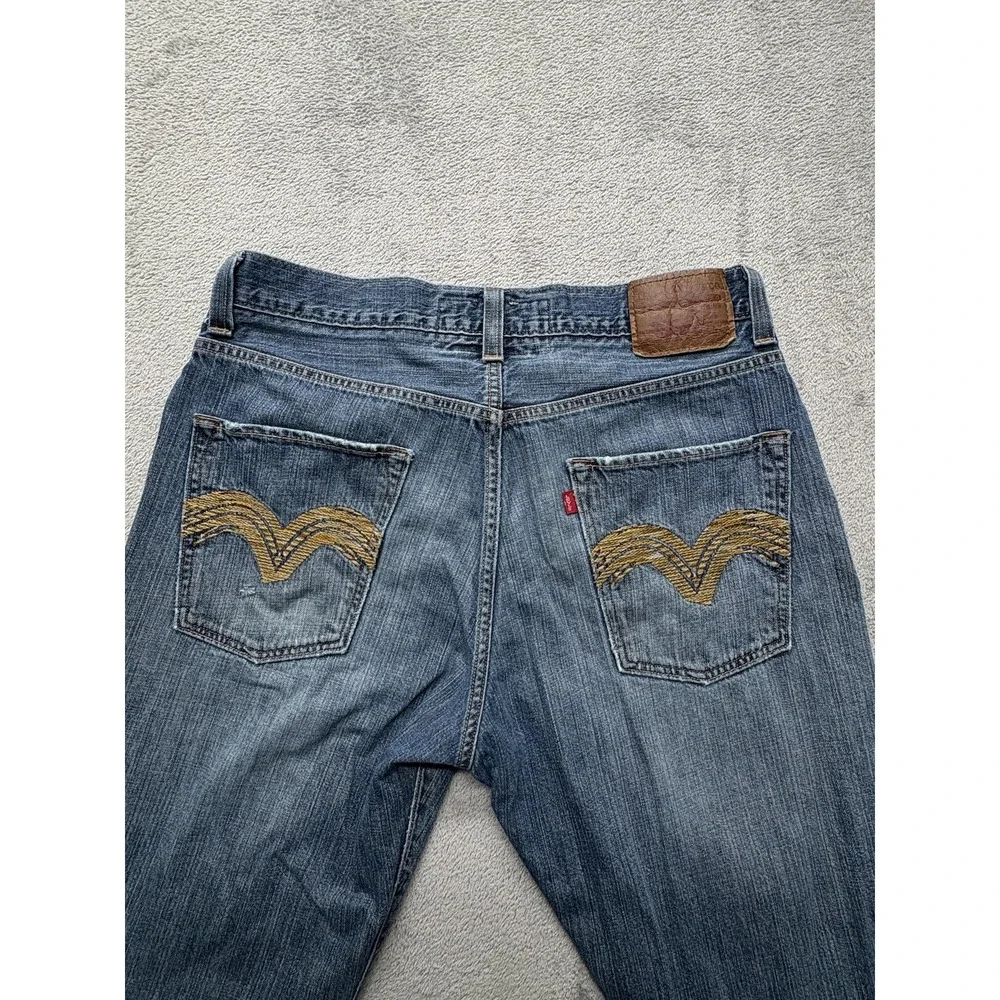 Levis levis 569